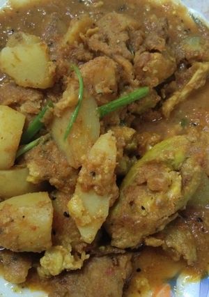 A picture of POTATO  CURRY  WITH   PARWAL PAKORA.