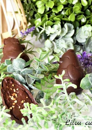 Une photo de Œufs fourrés au chocolat au lait praliné