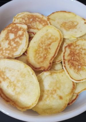 Una foto de Hotcakes de manzana y limón