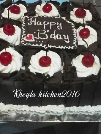 Cara Mudah Membuat Resep  Black forest Lembut Nyoklat (kue ulang tahun) yang Menggugah Selera, Enak