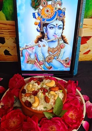 गोंद मखाना पंजीरी (Gond makhana panijiri recipe in hindi) रेसिपी मुख्य फोटो