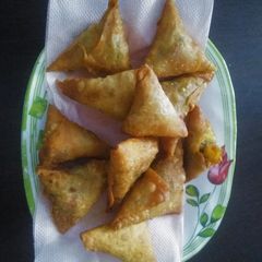 A picture of Veg Samosas.