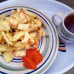 A picture of Fry sweet potato with tea.