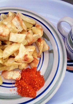 A picture of Fry sweet potato with tea.