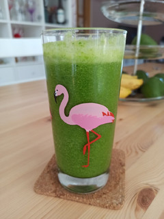 Una foto de Smoothie de espinacas, piña y jengibre