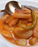 Judiones con panceta y piparras