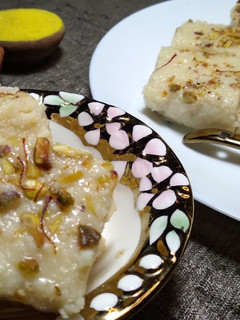 कलाकन्द मिठाई (kalakand mithai recipe in Hindi) रेसिपी मुख्य फोटो