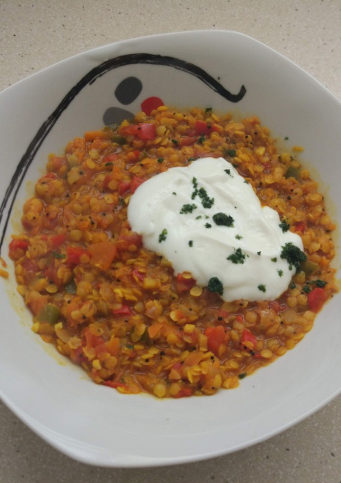Una foto de Dhal hindú de lentejas rojas