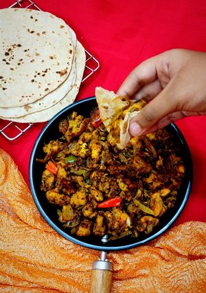 চিকেন ভুনা(chicken bhuna recipe in Bengali) রেসিপির প্রধান ছবি