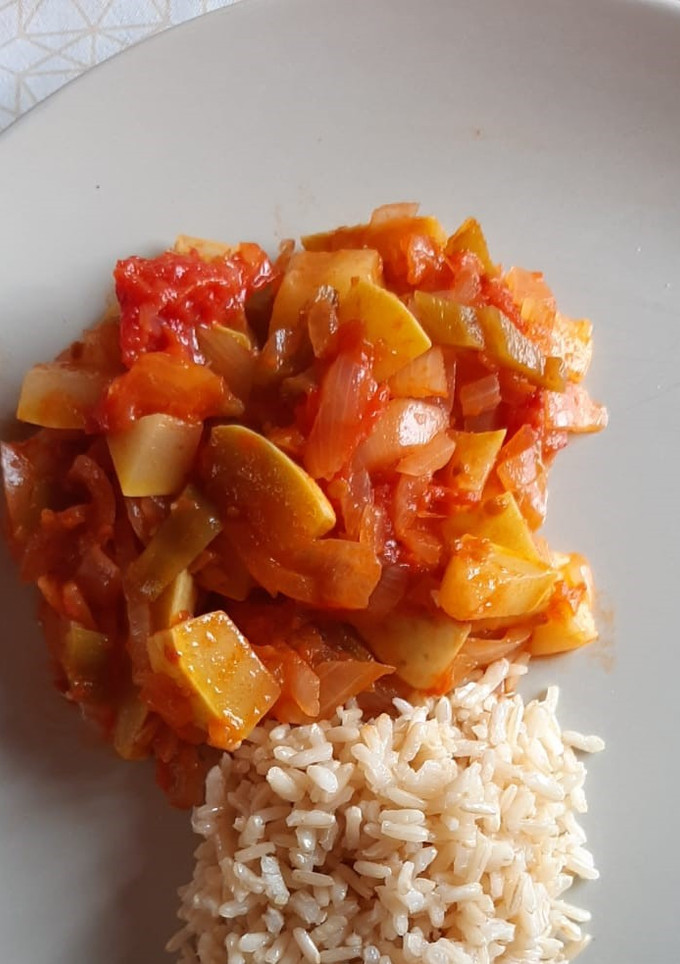 Una foto de 🍅🥒🧅Pisto manchego
