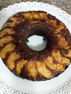 Una foto de Torta invertida de manzanas 🍎