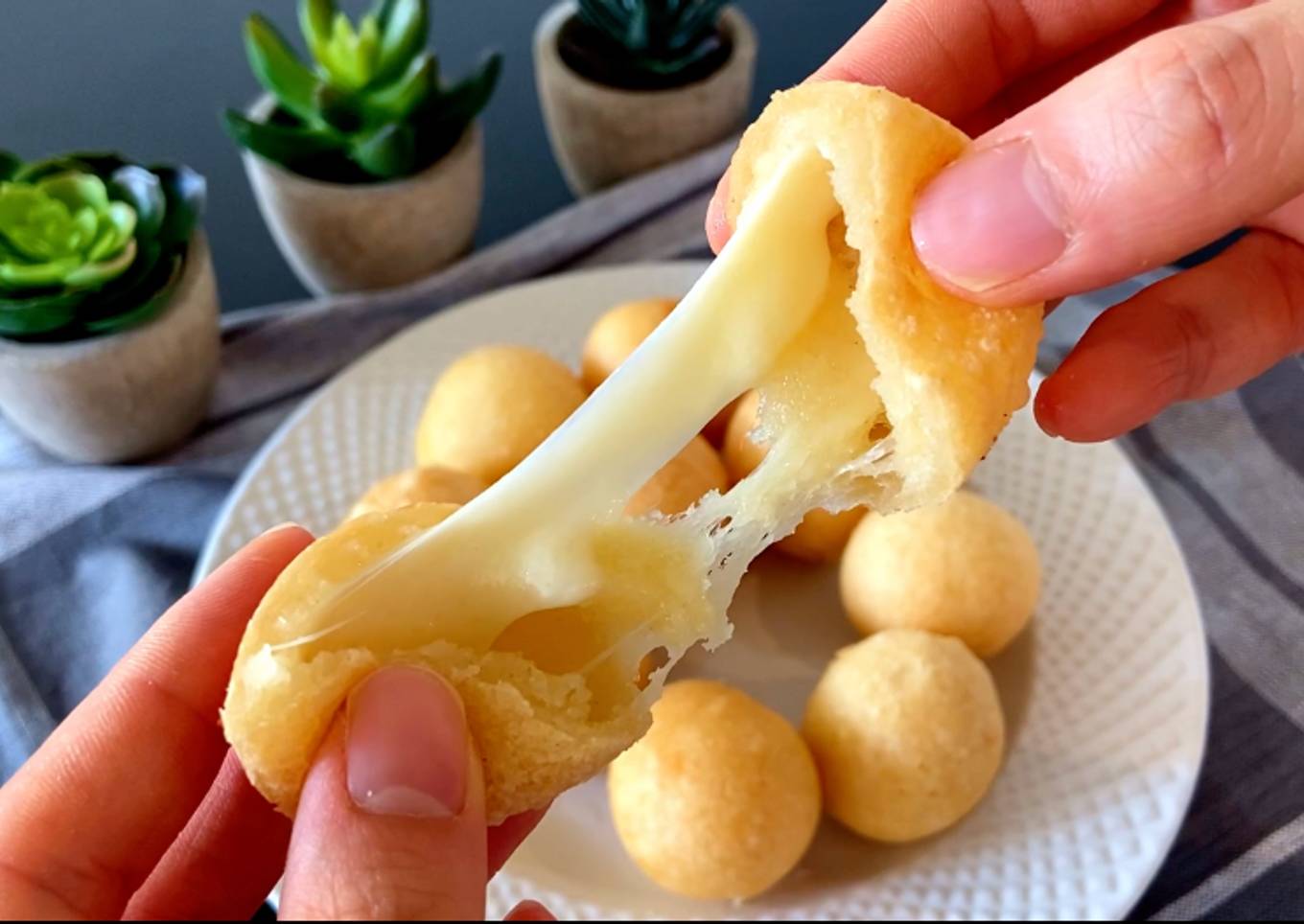 Korean fried mozzarella cheese balls
