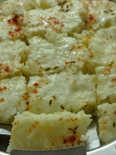 સોજીના ઢોકળા (Sooji Dhokla Recipe In Gujarati) રેસીપી મુખ્ય ફોટો
