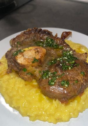 A picture of Risotto alla Milanese with Osso Buco and Gremolata.