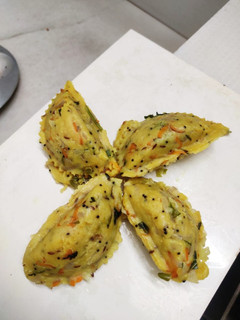 ஸ்டீம் வெஜ் கரான்சி(steamed vej karanji) செய்முறை முக்கிய புகைப்படம்