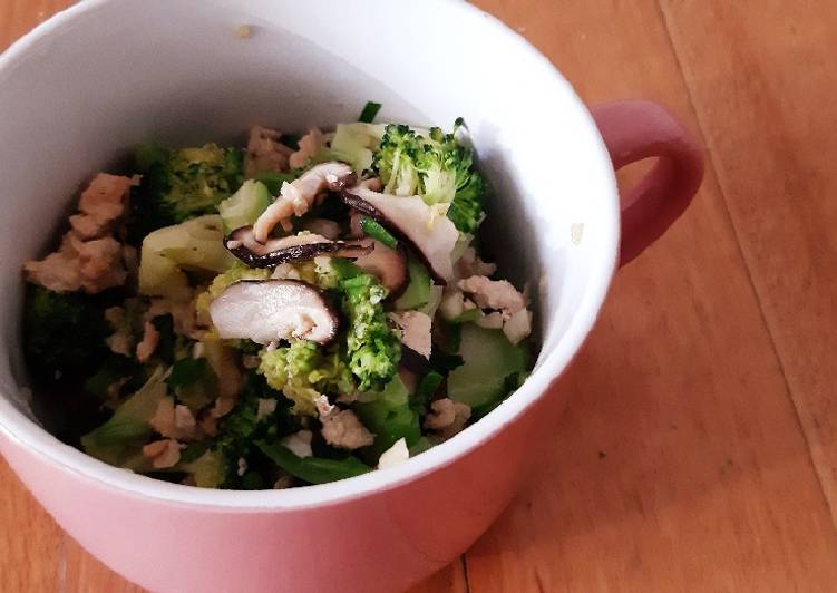 Bagaimana Menyiapkan Ayam ca jamur brokoli yang Enak