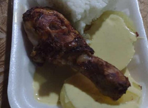 Una foto de Pollo al Horno c/ papa a la huancaína