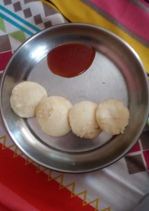 A picture of Idli.