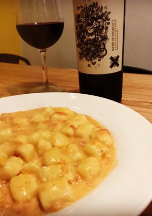 Una foto de Ñoquis de ricotta con salsa rosa