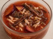 Una foto de sopa de sandía