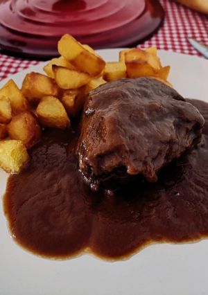 Una foto de Carrilleras de ternera al vino tinto