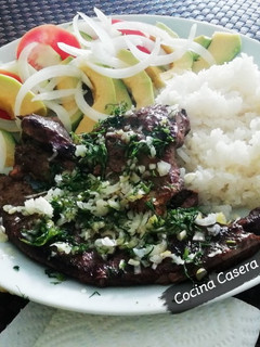 Una foto de Hígado 🐄encebollado a la Colombiana 🇨🇴