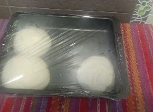 Una foto de Pizzan amasa