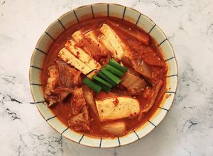 Hình của món Canh kim chi đậu phụ.