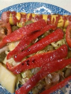 Una foto de Ensalada con frankfurt