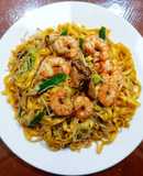 Mì xào tôm kiểu Thái