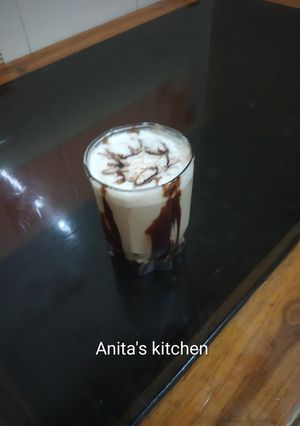 A picture of Cold coffee with chocalate flavour.