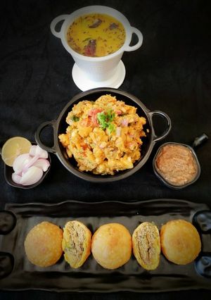 A picture of Fried Litti With Aloo Baigan Chokha.