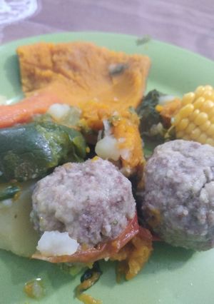 Una foto de Puchero de Albóndigas