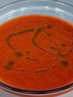Una foto de Sopa fría de tomate y sandía