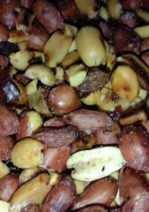 A picture of Salty Roasted peanuts.