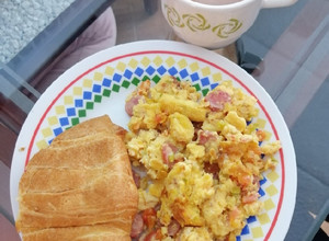 Una foto de Huevos ranchero especial