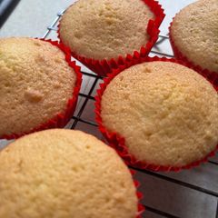 A picture of Amaretto Sponge Cupcakes.