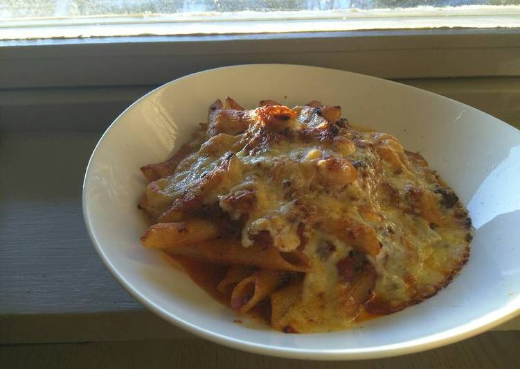 Any-night-of-the-week Blue cheese bolognese bake