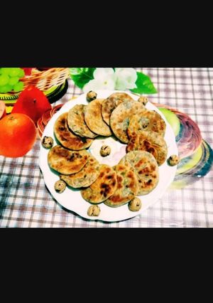 A picture of Tasty delicious anjeer puran poli.