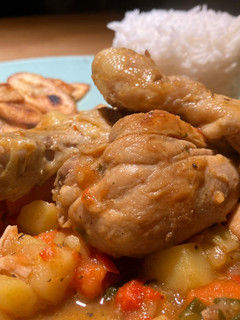 Una foto de Sudado de pollo colombiano