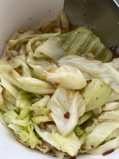 蒜炒高麗菜 -快煮鍋10分鐘料理 的食譜成品照片