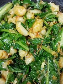 Una foto de Gnocchi con acelgas