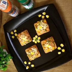 A picture of Pizza crackers.