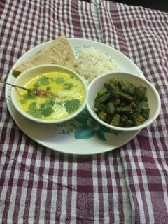 ગુજરાતી કઢી (Gujarati Kadhi Recipe In Gujarati) રેસીપી મુખ્ય ફોટો