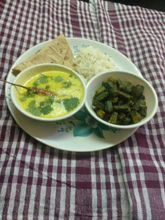 ગુજરાતી કઢી (Gujarati Kadhi Recipe In Gujarati) રેસીપી મુખ્ય ફોટો