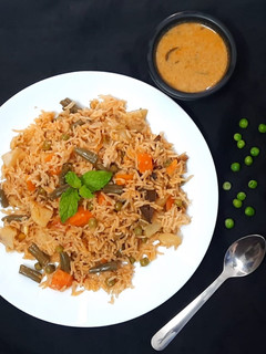 வெஜ் தம் பிரியாணி(veg dum biryani recipe in tamil) செய்முறை முக்கிய புகைப்படம்