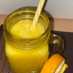 A picture of Apple &orange smoothie.