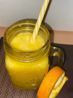 A picture of Apple &orange smoothie.