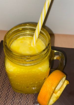A picture of Apple &orange smoothie.