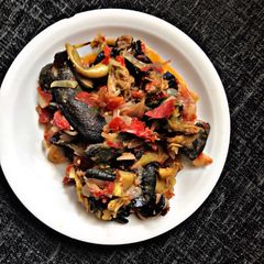 A picture of Peppered snail.